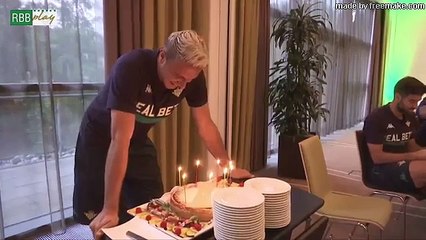 “¿Tengo que cortar tarta para todos ”  ¡Así celebró JOAQUÍN su cumpleaños!