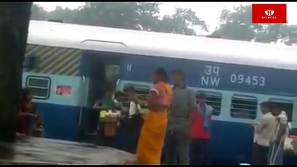 Hintli Kadından karate dersi _)