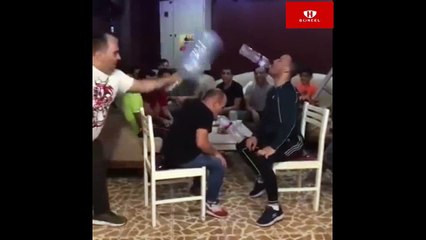 Pet Şişe Yerine Damacana İle Vuruyor