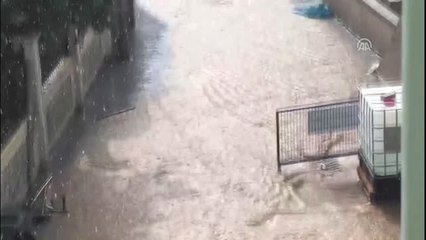 Kentin Avrupa Yakası'nda Gök Gürültülü Sağanak Trafiği Etkiledi (2)