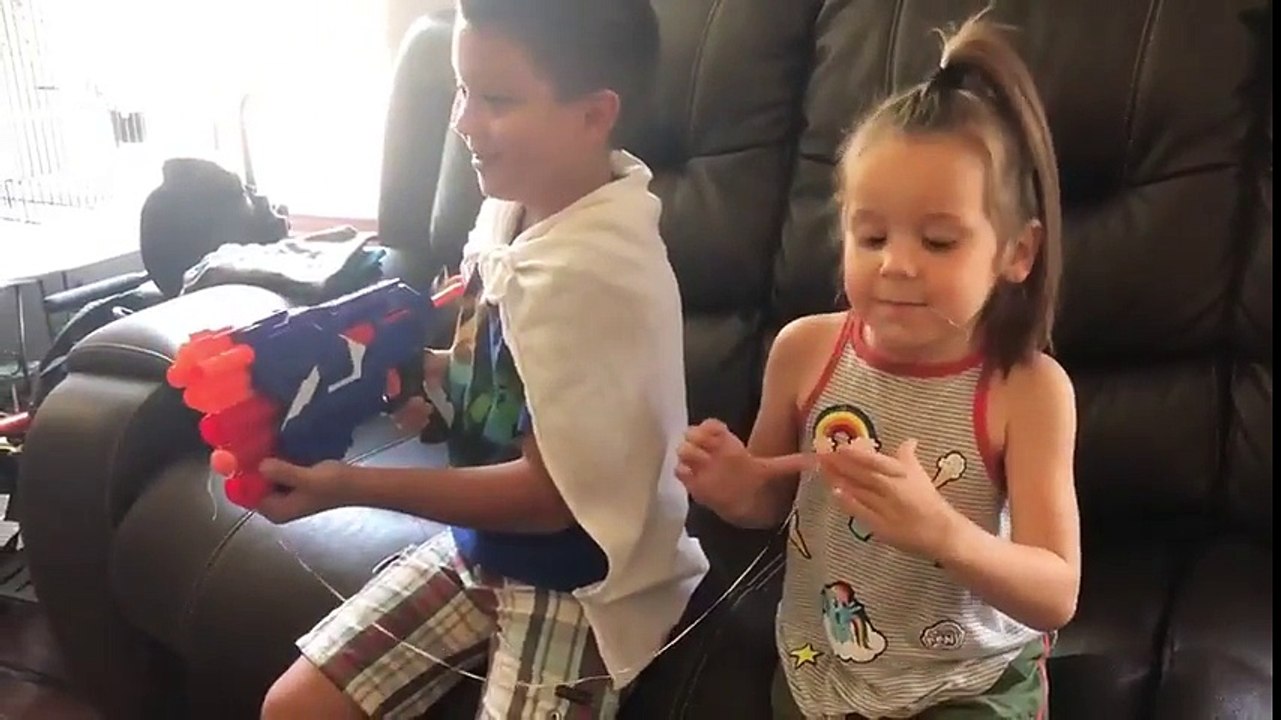 Arrachage de dents avec un fusil NERF !!