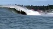 Destruction d'un bateau vide par une vague en indonésie !