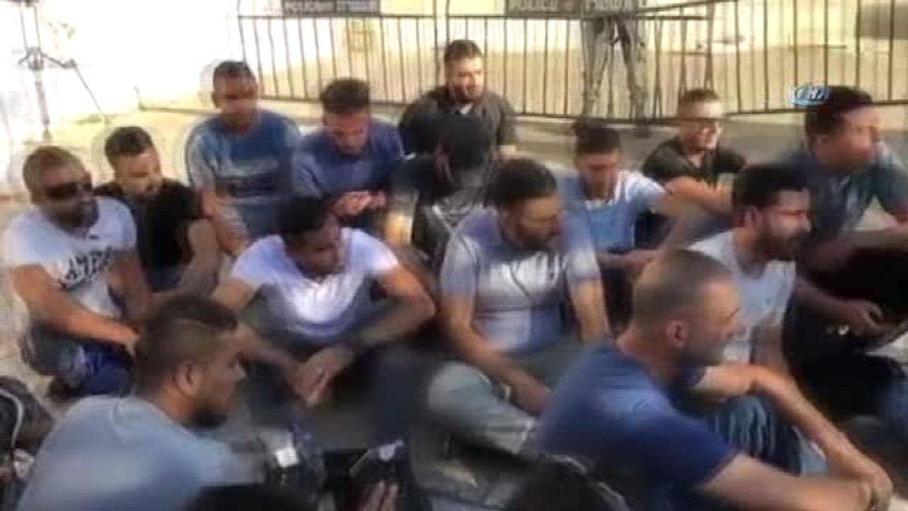 Mescid-i Aksa'da Oturma Eylemi- Filistinli Müslümanlar, "Canımız Kanımız Sana Feda Olsun Ey...