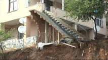 Sancaktepe'de Toprak Kayması: 2 Katlı Bir Binada Göçme Tehlikesi Yaşanıyor