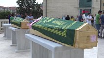 İstanbul Avcılar'da Öldürülen İki Kadın İçin Cenaze Töreni