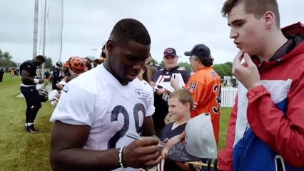 Cohen talks Fortnite with fans while signing autographs