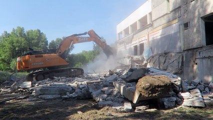 Valence :  le centre des congrès en pleine démolition à l’Epervière