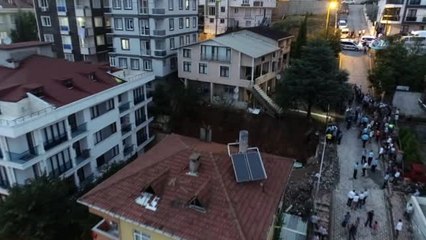 Sancaktepe'de Çökme Riski Taşıyan Bina Havadan Görüntülendi