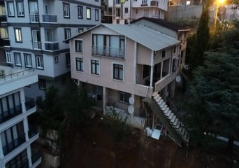 Sancaktepe'de Çökme Riski Taşıyan Bina Havadan Görüntülendi