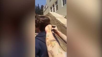 Este joven quiso realizar una broma y salió salpicado