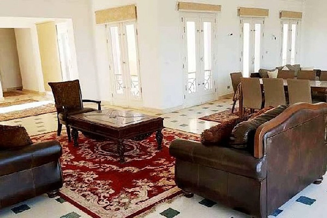 فيلا للبيع في الجونة هيلز مفروشة بالكامل بحمام سباحة