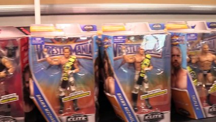 Fans meet WWE Superstar Charlotte Flair at Toys R Us!