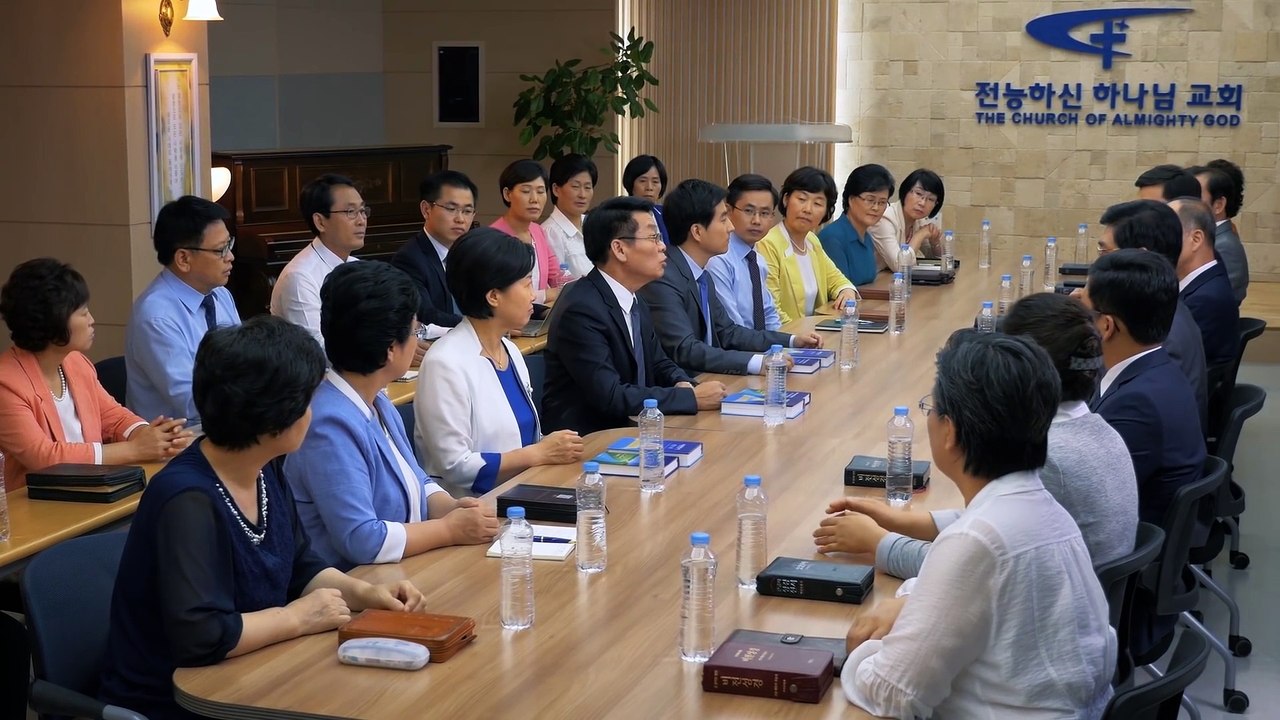 Gospel Movie clip "Break Through the Snare" (4) - Revealing the Truth of Religious Leaders' Explanations of the Bible