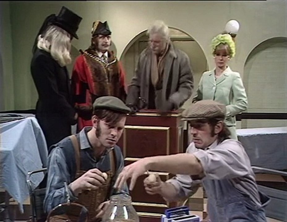 Monty Python's Flying Circus The Nude Man S03E09