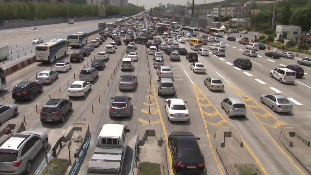 본격 휴가철...고속도로 오후에도 '정체 계속' / YTN