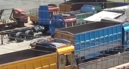 கள்ளத்தனமாக சரக்குகளை ஏற்றும் லாரி உரிமையாளர்கள்- வீடியோ