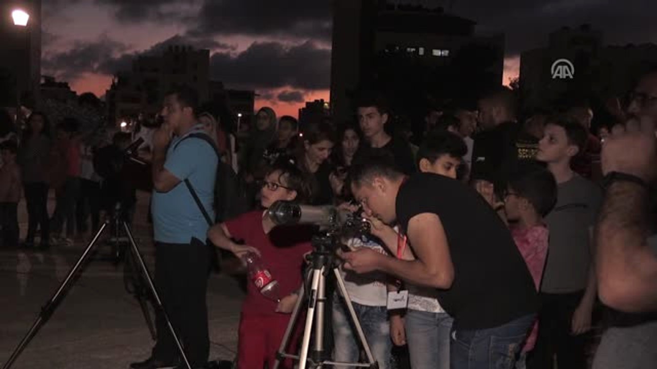 Ramallah'ta "Kanlı Ay" Tutulması