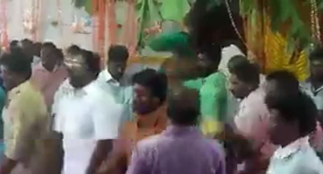 சொந்த ஊர் திருவிழாவில் ஒயிலாட்டம் ஆடிய சூரி-வீடியோ