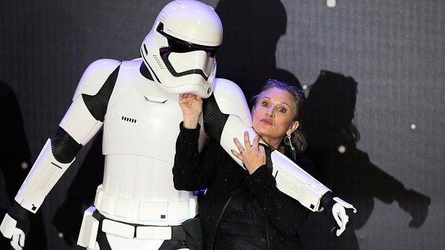 بعد عامين من وفاتها.. كاري فيشر تشارك في الجزء الجديد من ستار وورز