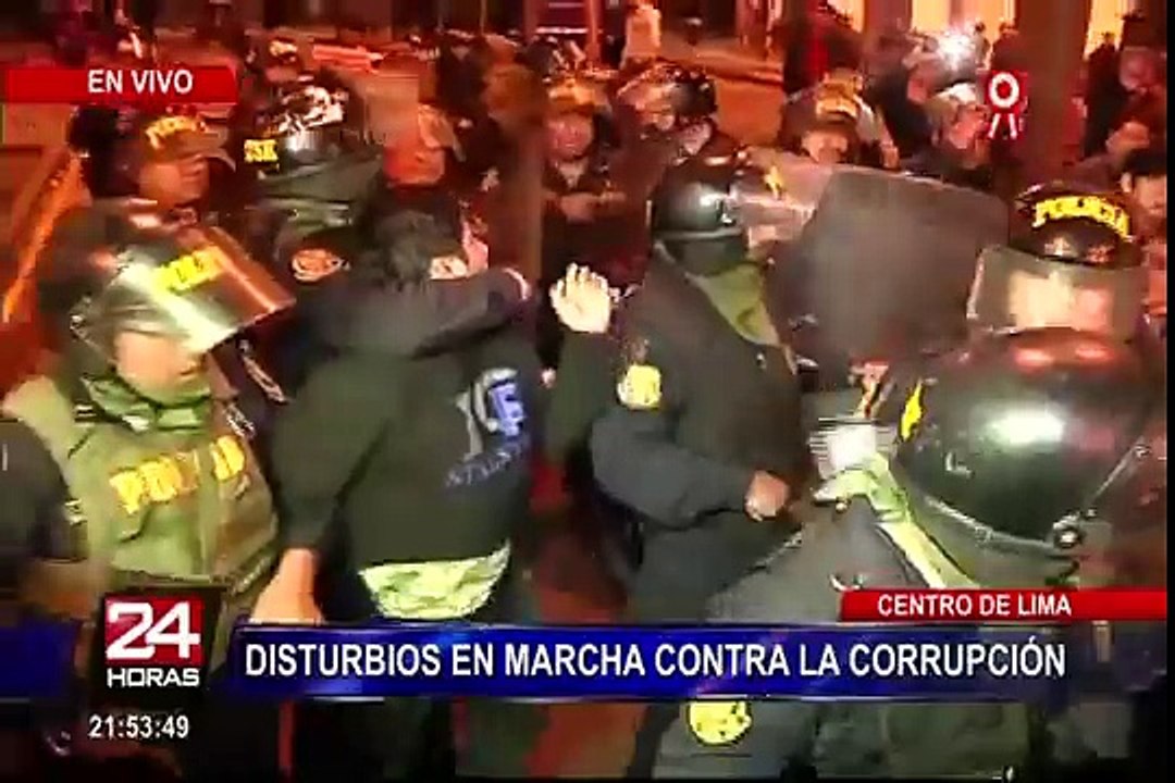 Varios disturbios se generaron entre policías y manifestantes durante la marcha contra la corrupción