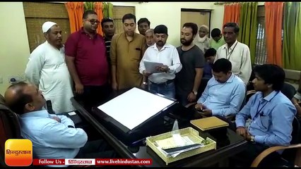 युवा सत्ता पार्टी के कार्यकर्ता डीएम से मिले