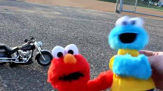 Sesame Street Elmo & Cookie Monster Ride a Toy Motorcycle & R/C Car & Crash!