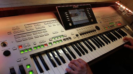 Country Roads on Tyros 3