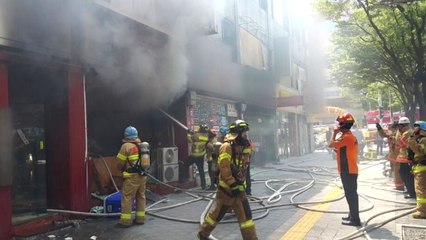 울산 피부관리 매장에서 불...2명 연기 마셔 / YTN