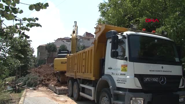 İstanbul Sancaktepe'de Duvarı Çöken Okulda Enkaz Kaldırma Çalışmaları Başladı