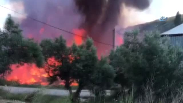 Bursa'da Kereste Fabrikası Alev Alev Yandı
