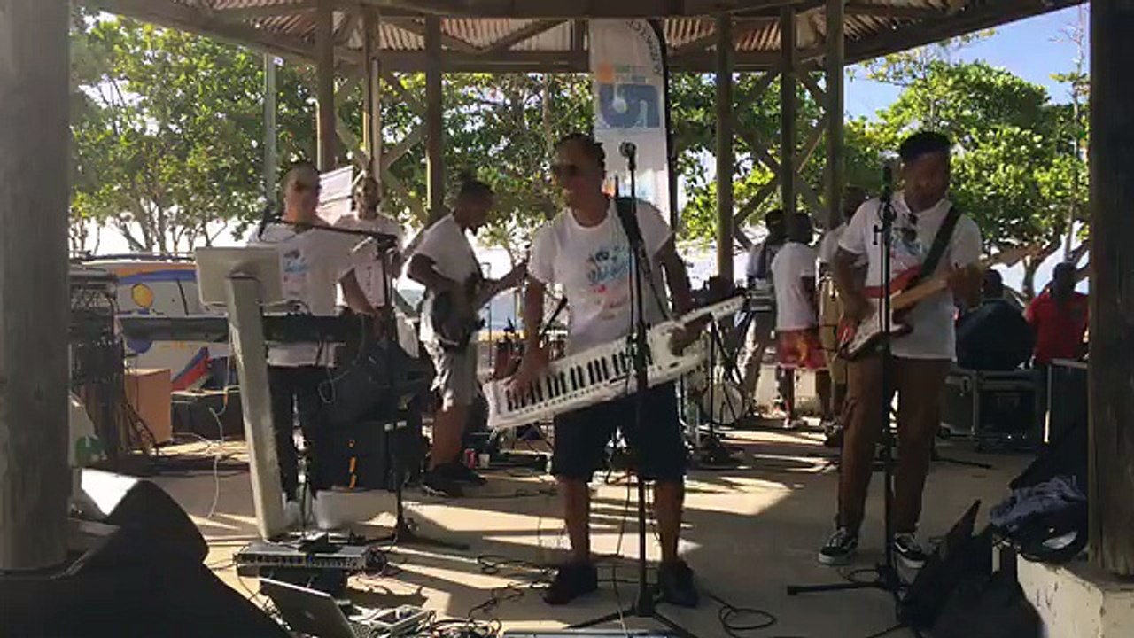 Le groupe Dynasti'z en LIVE cet après-midi de 15H à 18H sur RCI en direct du MOULE et en Facebook LIVE : VAKANS O PEYI !Le RCI VAKANS O PEYI est de retour ave