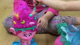 NEW TROLLS MOVIE SUPER GIANT EGG SURPRISE + TROLLS SONG + TOYS | The Disney Toy Collector