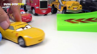 Dinotrux and Disney Pixar Cars 3s operation to defeat dinosaurs!! DuDuPopTOY