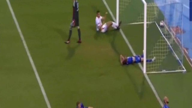 گل به خودی صادق محرمی بازیکن تیم دینامو زاگرب