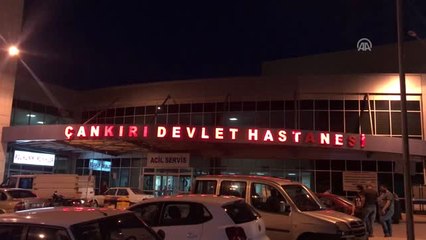 Çankırı'da Hafif Ticari Araç Polislere Çarptı - Gözaltına Alınan Sürücü İse Tutuklandı