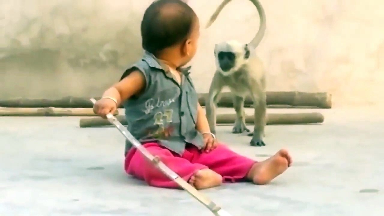 Very Latest Viral news of India!!Indian Viral Video Monkey Playing With Child Indian Trending Video