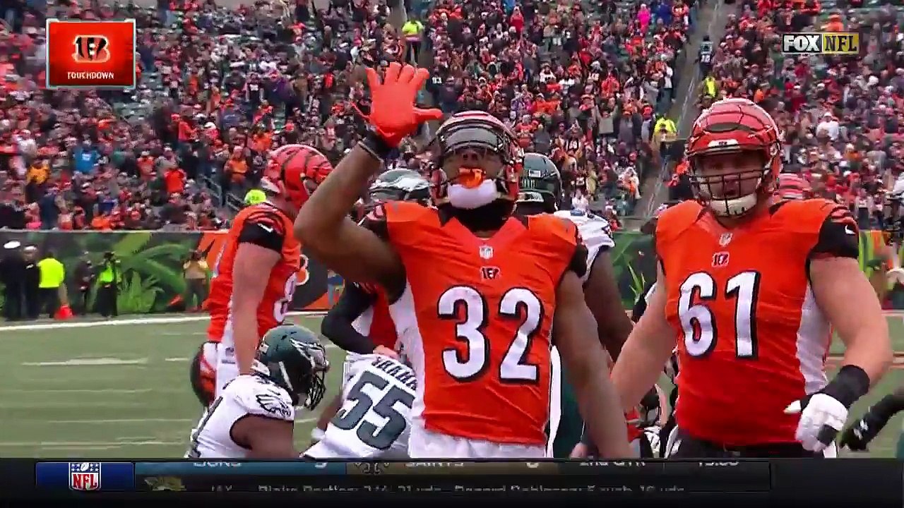 2016 - Jeremy Hill punches it in with extension for 2-yard touchdown