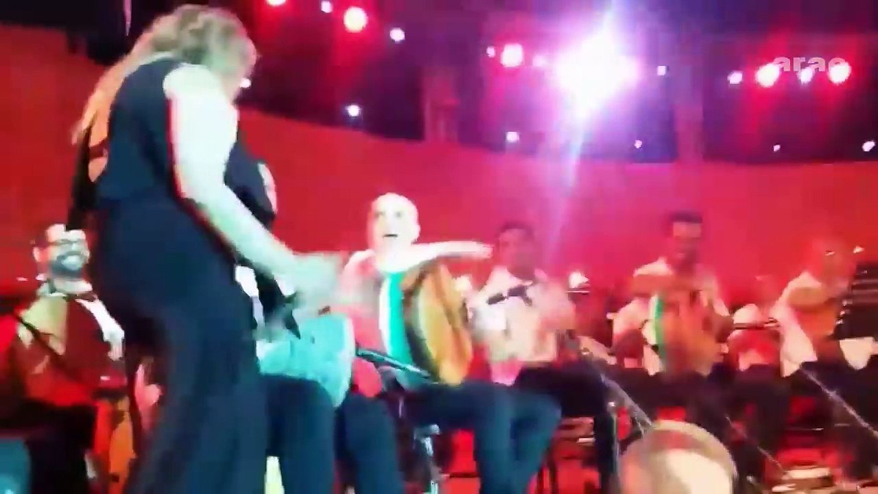 امينة فاخت زادت كلبت على العازف في حفلة مهرجان سوسة