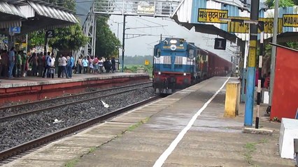 INCREDIBLE TWIN DIESEL LOCO's | TWIN VSKP WDG-3A + TWIN KGP WDG-3A ROAR THROUGH