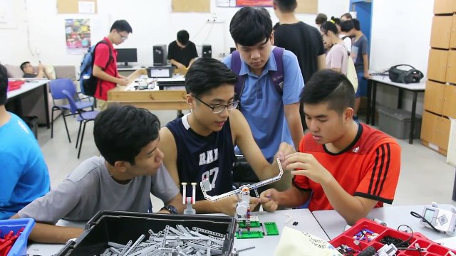 #InspiredByGreenBlitz The Second Robotics Summer Camp for students from Vietnam and Hong Kong