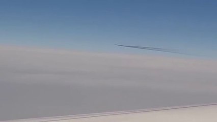 Increíble ovni grabado desde avión