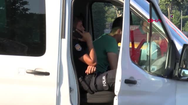 İstanbul Çevik Kuvvet Polislerini Taşıyan Midibüs Otomobil ile Çarpıştı: 5 Yaralı