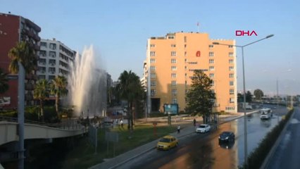 İzmir Patlayan Su Borusu 3 İşyerine Zarar Verdi