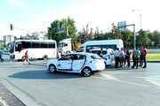 Çevik Kuvvet Polislerini Taşıyan Midibüs ile Otomobil Çarpıştı: 5 Yaralı