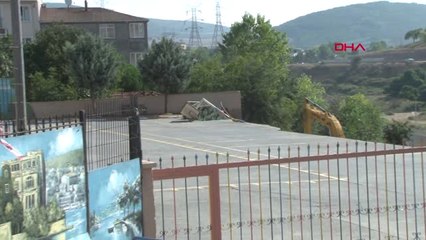 İstanbul Sancaktepe'de Duvarı Çöken Okulda Enkaz Kaldırma Çalışmaları Devam Ediyor