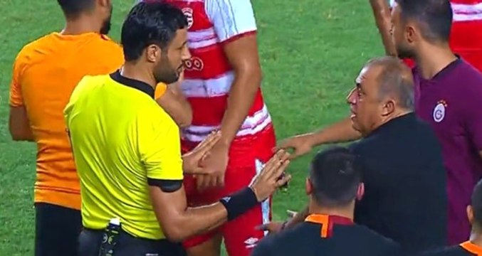 Fatih Terim, Tunuslu Futbolculara Sinirlenerek Sahaya Girdi