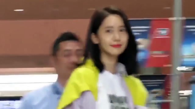 Yoona thể hiện đẳng cấp “rich kid” khi diện set đồ hơn cả trăm triệu ra sân bay