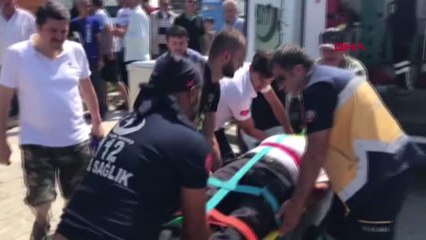 Düzce Yolcu Minibüsü Elektrik Direğine Çarptı 2 Yaralı