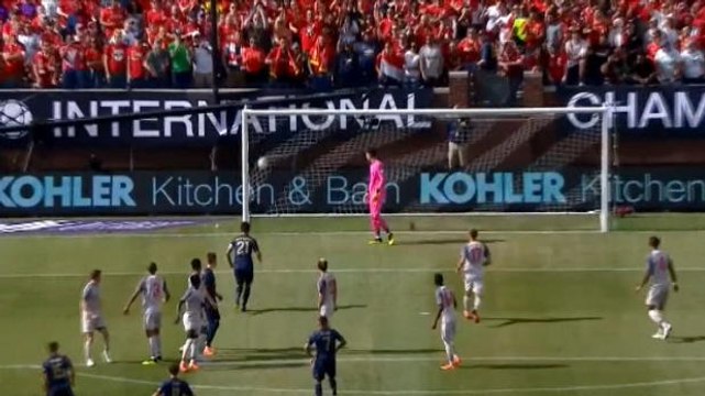 لقطة: كأس الأبطال الدوليّة: بيريرا يدكّ شباك ليفربول بركلة حرّة خاطفة للأنفاس