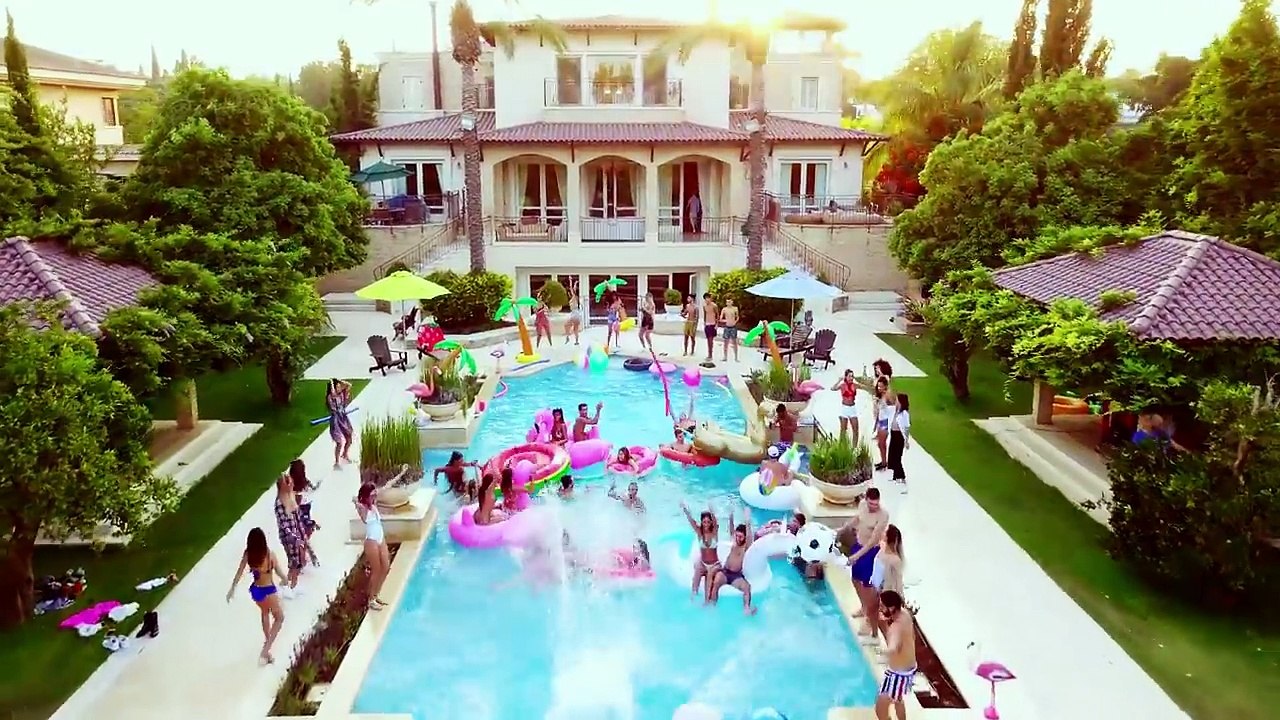 נועה קירל ואגם בוחבוט אצל הדודה והדוד new